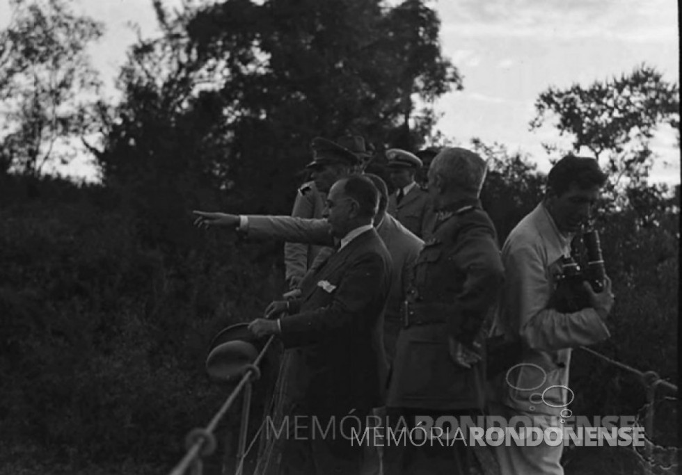 || Mais um flagrante da visita do Presidente Vargas às Sete Quedas, em 1944. Imagem: Acervo Walter Dysarsz - FOTO 20 -