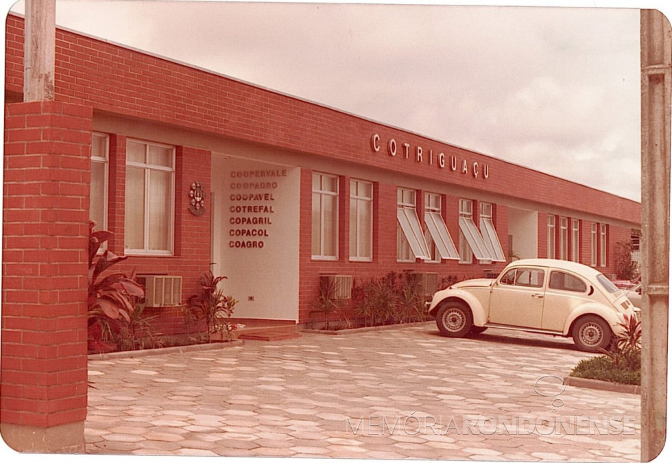 || Sede da Cotriguaçu, na cidade de Cascavel (PR), em foto da década de 1970.
Imagem: Acervo Projeto Memória Rondonense - FOTO 7 -