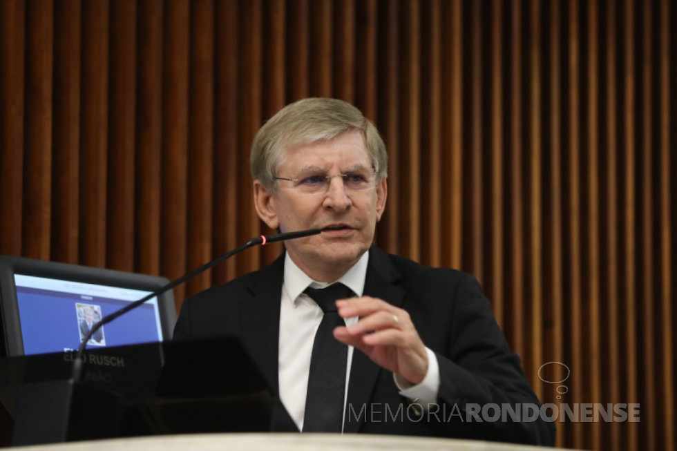 || Deputado Estadual Elio Lino Rusch em seu discurso de despedida da Assembleia Legislativa do Estado do Paraná ALEP), após 8 mandatos, em dezembro de 2022.
Imagem: Acervo ALEP - Crédito: Orlando Kissner - FOTO 27 -