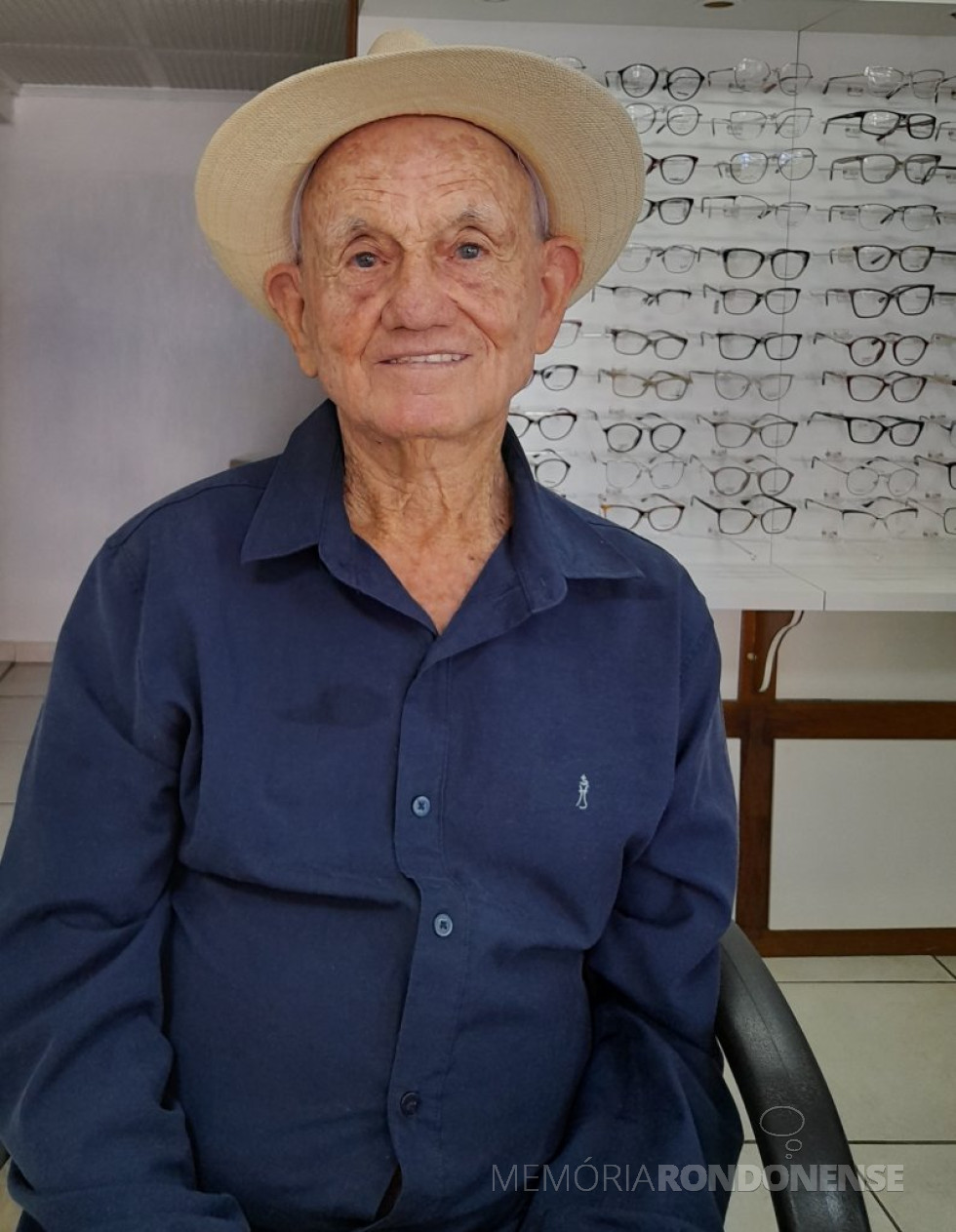 || Êlemo Scherer, pioneiro na cidade de Toledo, no comércio de relógios e jóias, em foto de fevereiro de 2023, aos 90 anos.
Imagem Acervo Projeto Memória Rondonense - FOTO 4 -