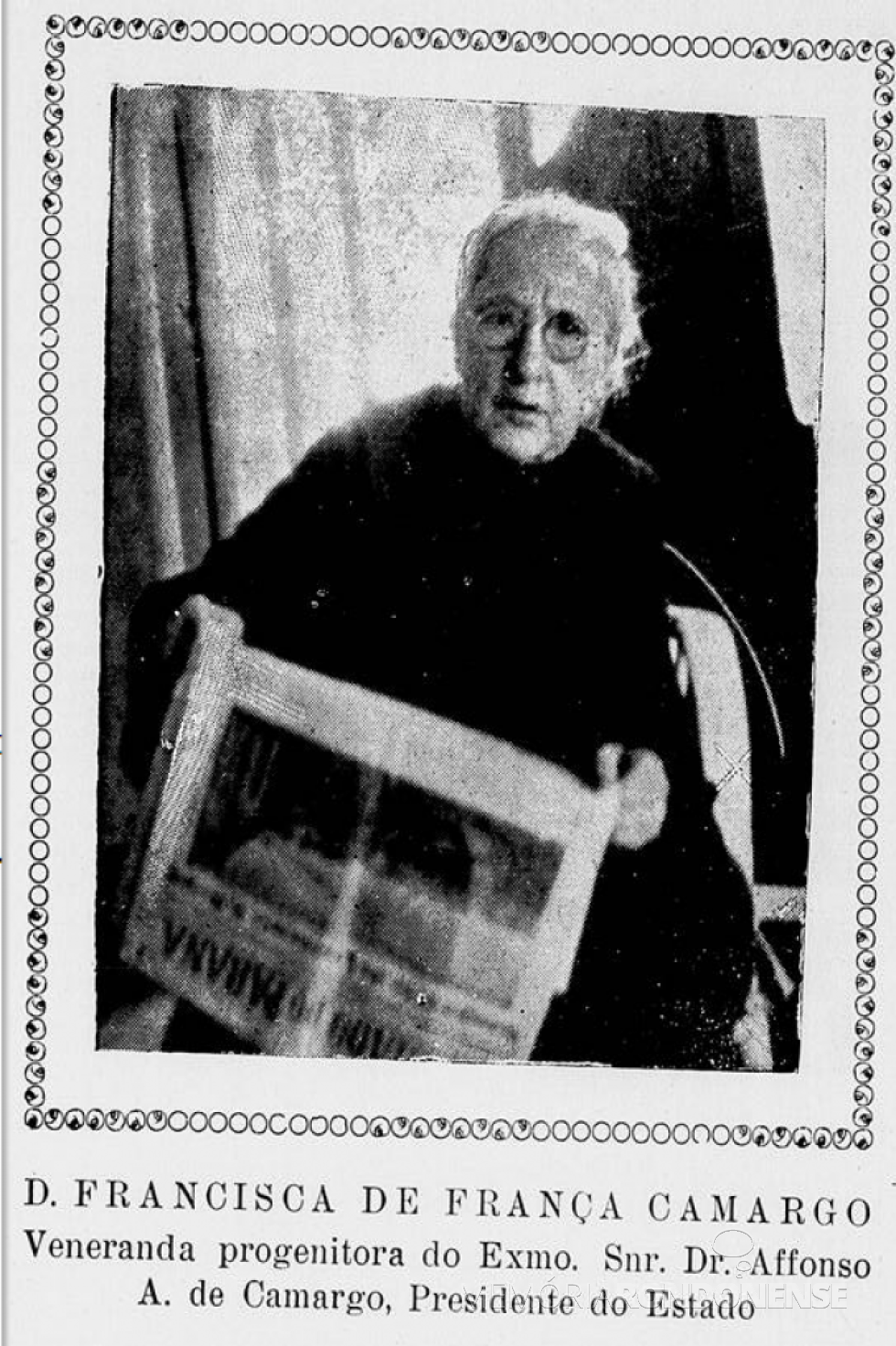 || Francisca de França Camargo em sua leitura diária de jornais.
Imagem: Acervo Biblioteca Nacional Digital - FOTO 3 -