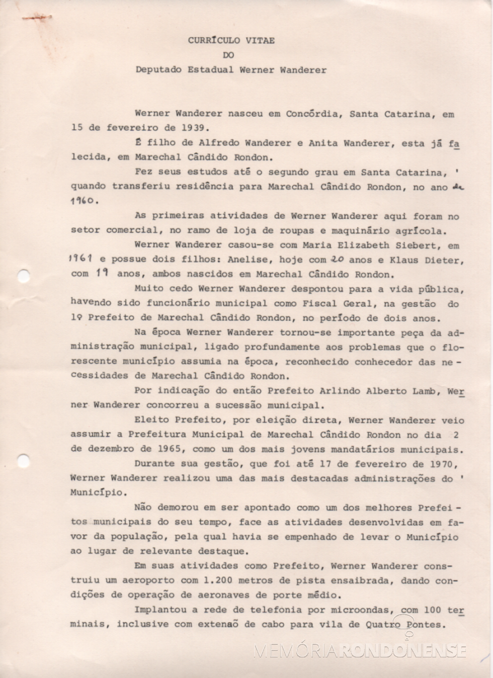 || Parte inicial da biografia do deputado estadual Werner Wanderer, provavalemente elaborado na época de seu 2º mandato parlamentar na Assembleia Legislativa do Estado do Paraná (1983-1987).
Imagem: Acervo Projeto Memória Rondonense - FOTO 5 -