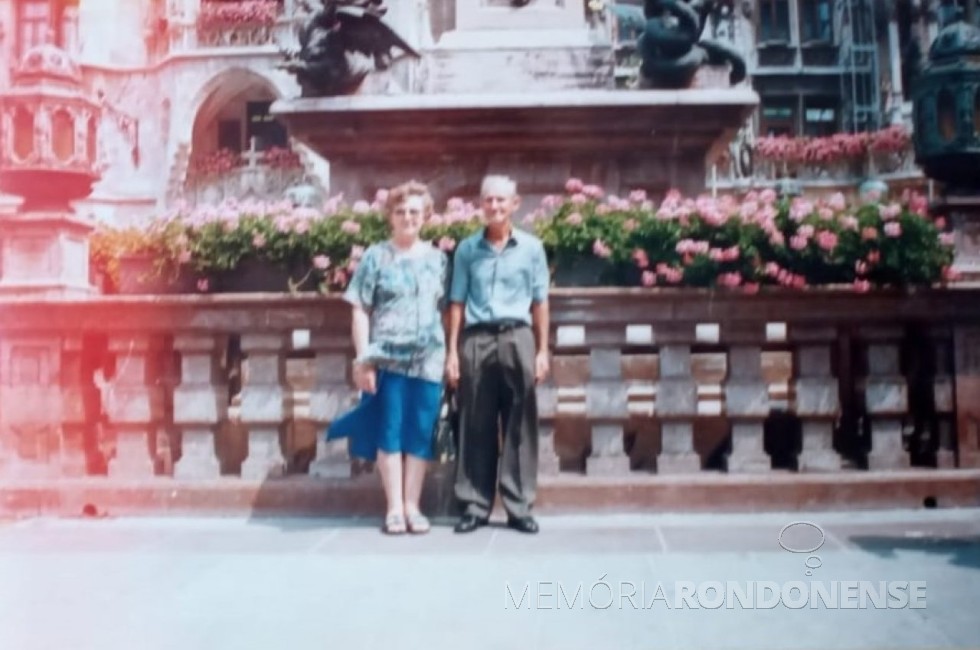 || Hilda e Ernesto Welzel em visita à Alemanha.
Imagem: Acervo Hilda Welzel/ Toledo Memória e Fotos Atuais (Adair Krolow) - FOTO 6 - 