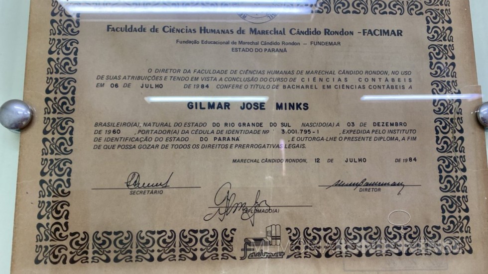|| Diploma do bacharelado Gilmar José Minks da 1º turma  de graduados em Ciências Contábeis pela Facimar.
Imagem: Acervo do graduado - FOTO 10 - 