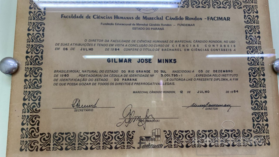 || Diploma do bacharelado Gilmar José Minks da 1ª turma de graduados em Ciências Contábeis pela Facimar.
Imagem: Acervo do graduado - FOTO 10 -