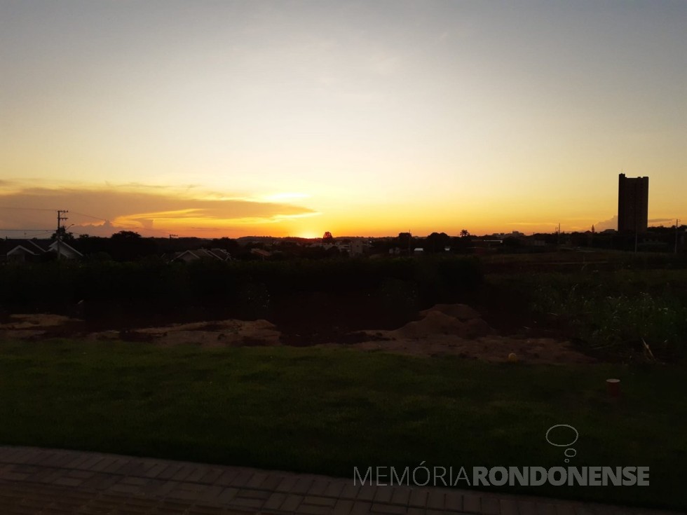 || Pôr do sol na cidade de Marechal Cândido Rondon, em 22 de março de 2023, em clique a partir do Bairro Ana Paula, feito pelo rondonense Matias Eldor Graff - FOTO 14 - 