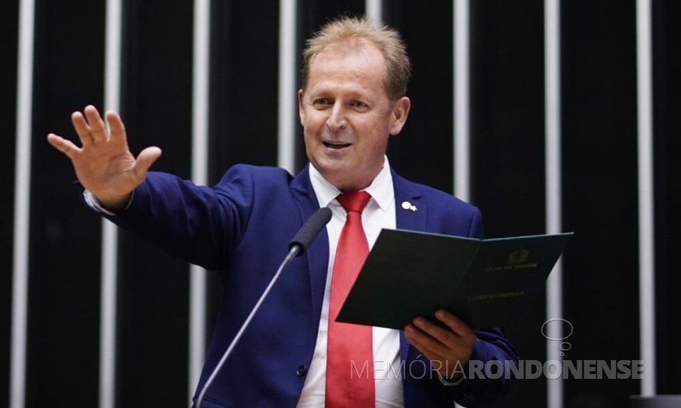 || Elton Welter prestando juramento em sua posse como deputado federal, no lugar de Enio Verrti, em março de 2023.
Imagem: Acervo O Presente - FOTO 24 -