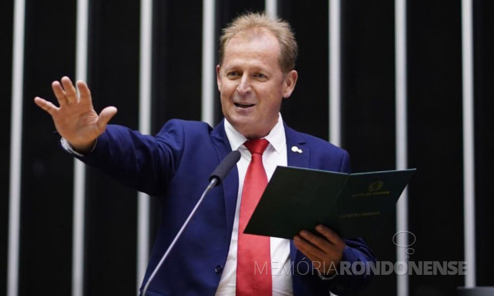 || Elton Welter prestando juramento em sua posse como deputado federal, no lugar de Enio Verrti, em março de 2023.
Imagem: Acervo O Presente - FOTO 16 -