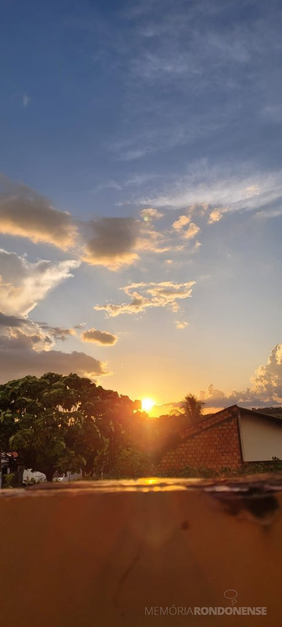 || Pôr do sol na cidade de Marechal Cândido Rondon, em 29 de março de 2023.
Imagem: Acervo e crédito da pioneira rondonense Ilda Bet - FOTO 18 -