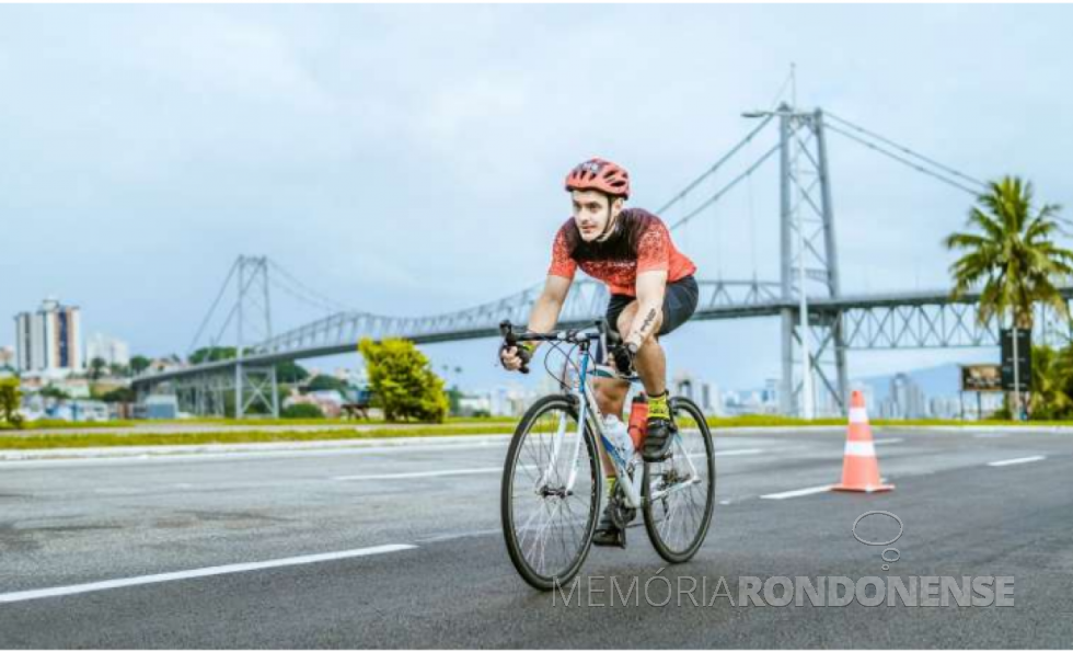 || Rondonense Mateus Engels Henke na competição do Ironmann, em Florianópolis, em abril de 2023.
Imagem: Acervo do jornal rondonense Tribuna do Oeste - FOTO  15 -