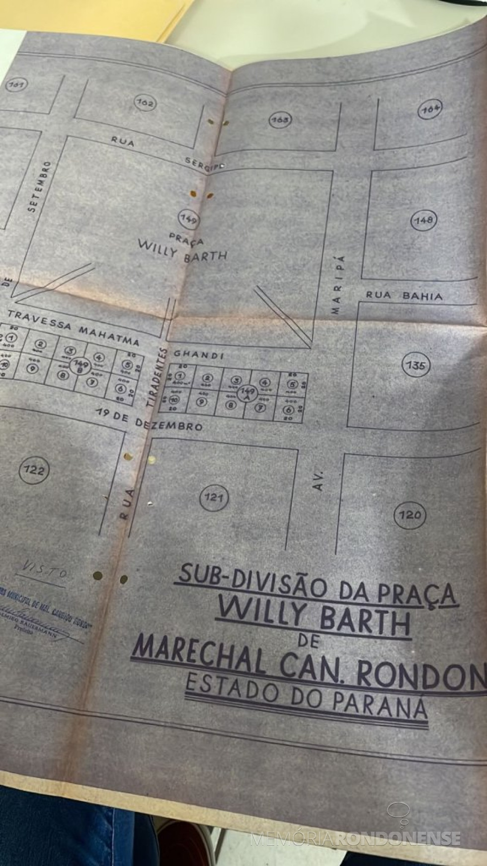 || Outro destaque do mapa com o indicativo da Travessa Mahatma Gandhi que teve a sua nomenclatura alterada para Travessa Brasília pelo projeto de lei nº 5/763 - CM, em maio de 1973.
Imagem: Acervo Câmara Municipal de Marechal Cândido Rondon - FOTO 20 -