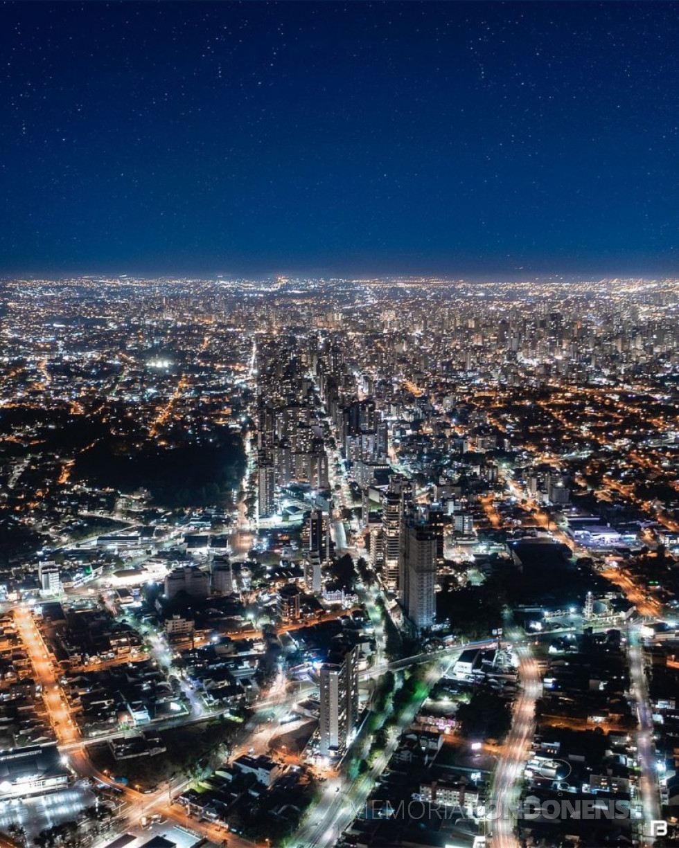 || Vista noturna da Capital Paranaense em 20 de abril de 2023, com temperatura de 11 graus ao anoitecer.
Imagem: Acervo e crédito de Bruno Franca.art - FOTO 45 -