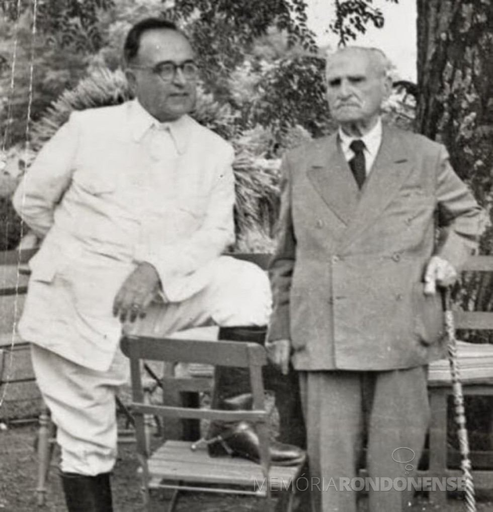 || Getúlio Vargas com seu pai Manoel Este Vargas, na estância da família em São Borja. 
Imagem> Fundação Getúlio Vargas - FOTO 10 -