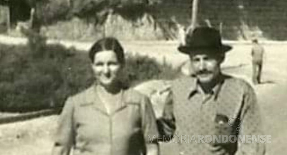 || Pioneiro rondonense Vicente Turazzi com a esposa Maria Grandilha De Biase, ele falecido em maio de 1978.
Imagem: Acervo Leila Turazzi - FOTO 7 -