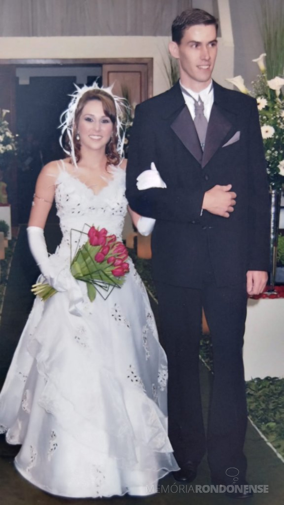 || Noivos Leila Sartori e Anderson Bento Maria que se casaram em começo de maio de 2008.
Imagem: Acervo pessoal - FOTO 20 -