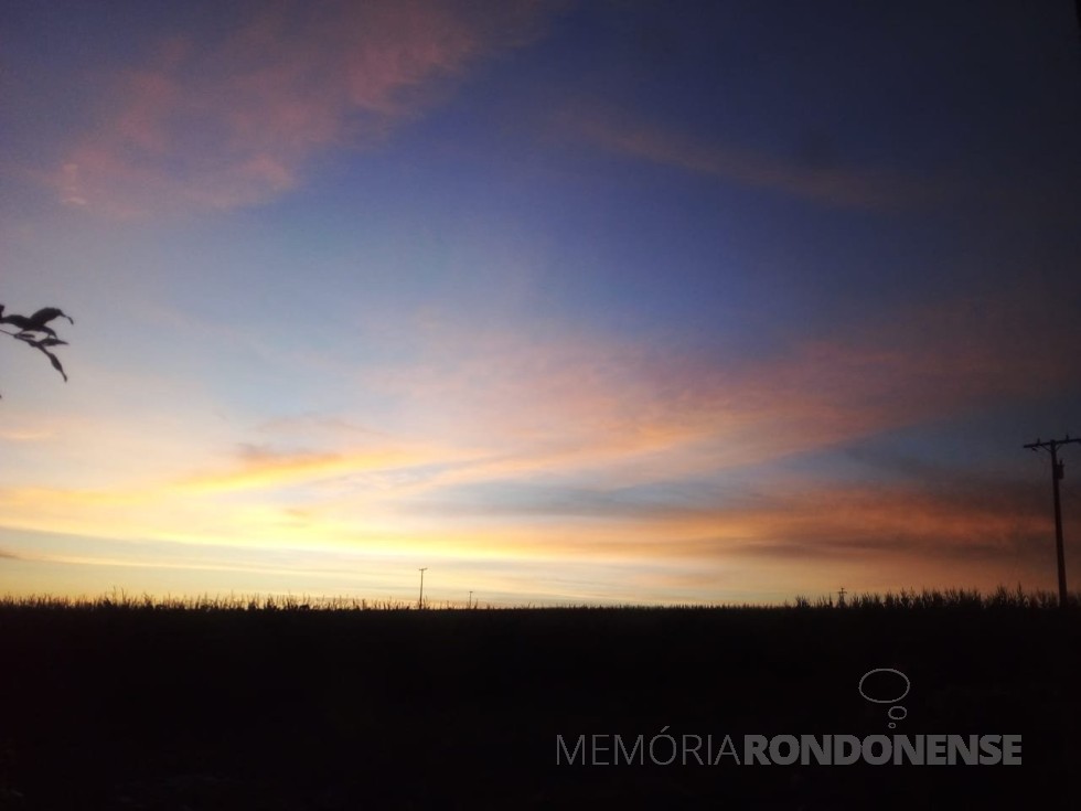 || Amanhecer no município de Marechal Cândido Rondon . Imagem clicada a partir da Linha São Luiz, às 05:45 horas, pelo rondonense Eli Marcon. - FOTO 25 - 