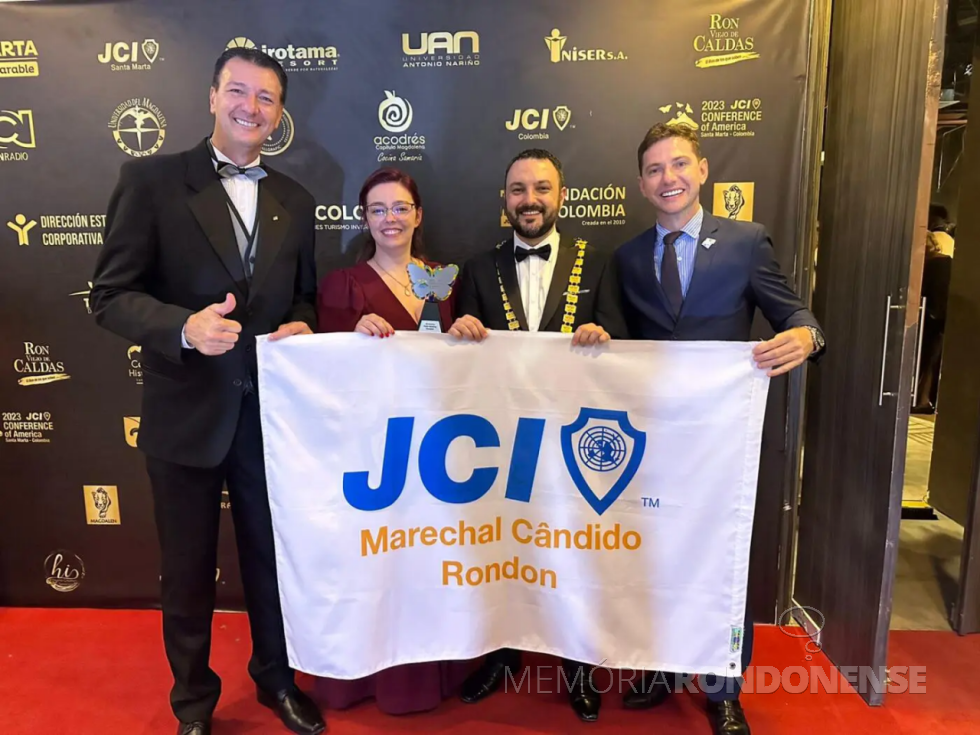 || Gilson Metz, Bruna Caramori Schuh Tierling, Rafael Bilibio (Presidente da JCI Brasil) e Nilson Winter, durante a Conferência das Américas JCI, na Colômbia, em maio de 2023.
Imagem: Acervo O Presente Digital - FOTO 31 -