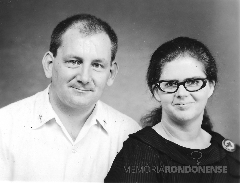 || Religioso estadunidense  Thomas McCracken com a esposa Jean, ele que palestrou em Marechal Cândido Rondon no mês de maio de 1978 .
Imagem: Acervo Church of God Ministries - FOTO 13 - 
