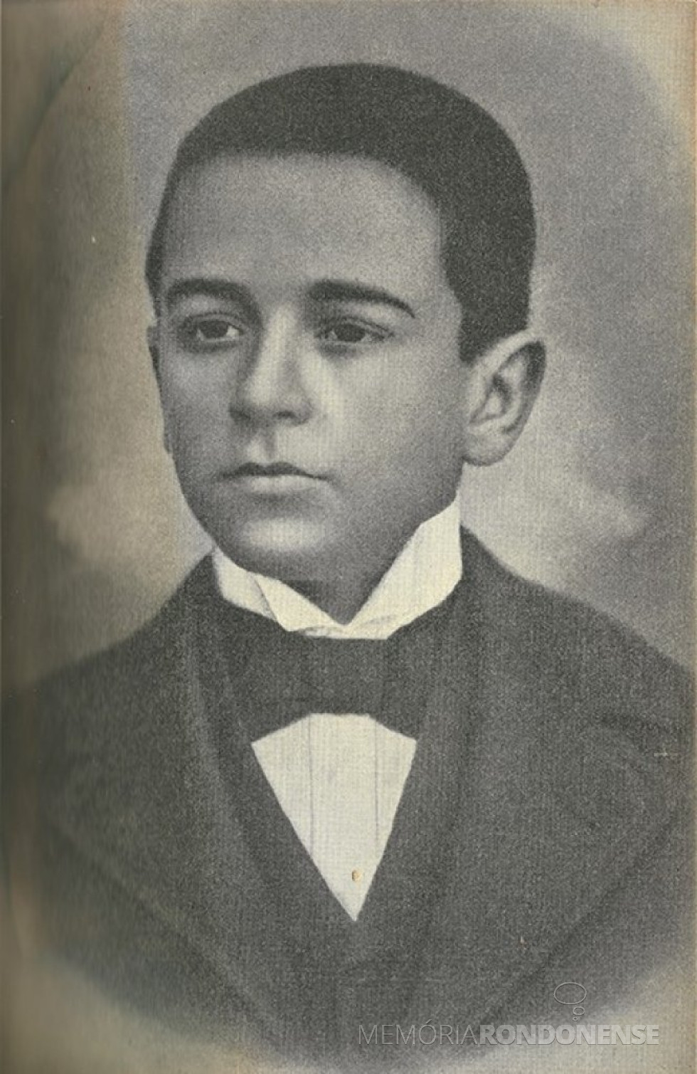 || Getúlio Vargas, aos 12 anos, em 1894.
Imagem: Acervo Wikipedia - FOTO 9 -