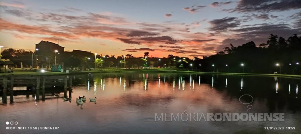 || Pôr do sol na cidade de Marechal Cândido Rondon clicado a partir do Parque de Lazer Rodolfo Rieger, em 11 de janeiro de 2023.
 Imagem: Acervo e crédito do rondonense Valdemir José Sonda - FOTO 11 -