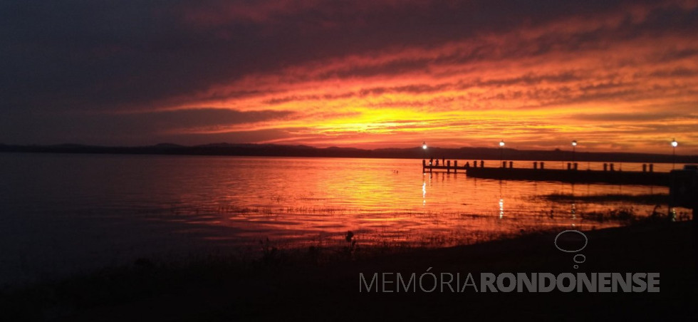 || Pôr do sol no município de Marechal Cândido Rondon, em 20 de maio de 2023, clicado pelo rondonense Giancarlo Wondracek, a partir do lado brasileiro do Lago de Itaipu, no distrito rondonense de Porto Mendes. - FOTO 30 -