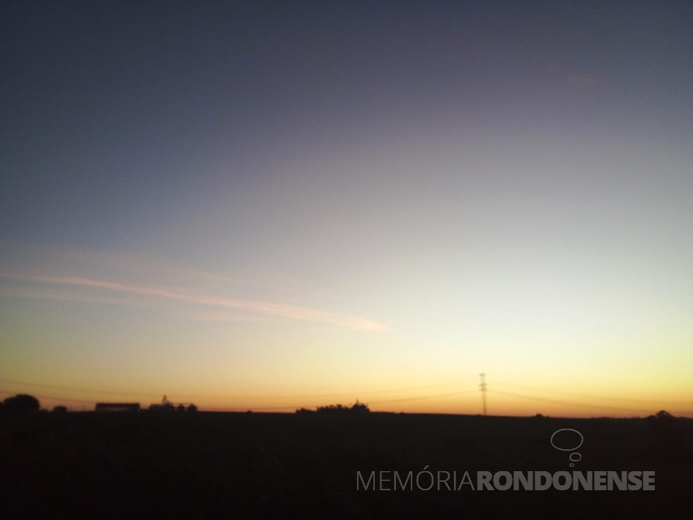 || Pôr do sol fotografado desde a Linha São Luiz, nas divisas dos municípios de Marechal Cândido Rondon e Mercedes, em 25 de junho de 2023, pelo pioneiro rondonense Eli Marcon. - FOTO 27 -