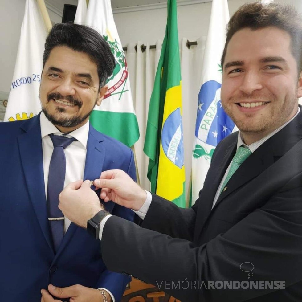 || Gerciney Gomes Ramos recebendo o pin da presidência do Rotaru Clube Marechal Cândido Rondon - 25 de Julho  de seu antecessor Maxion Souza, em outubro de 2023.
Imagem: Acervo O Presente - FOTO 24 -