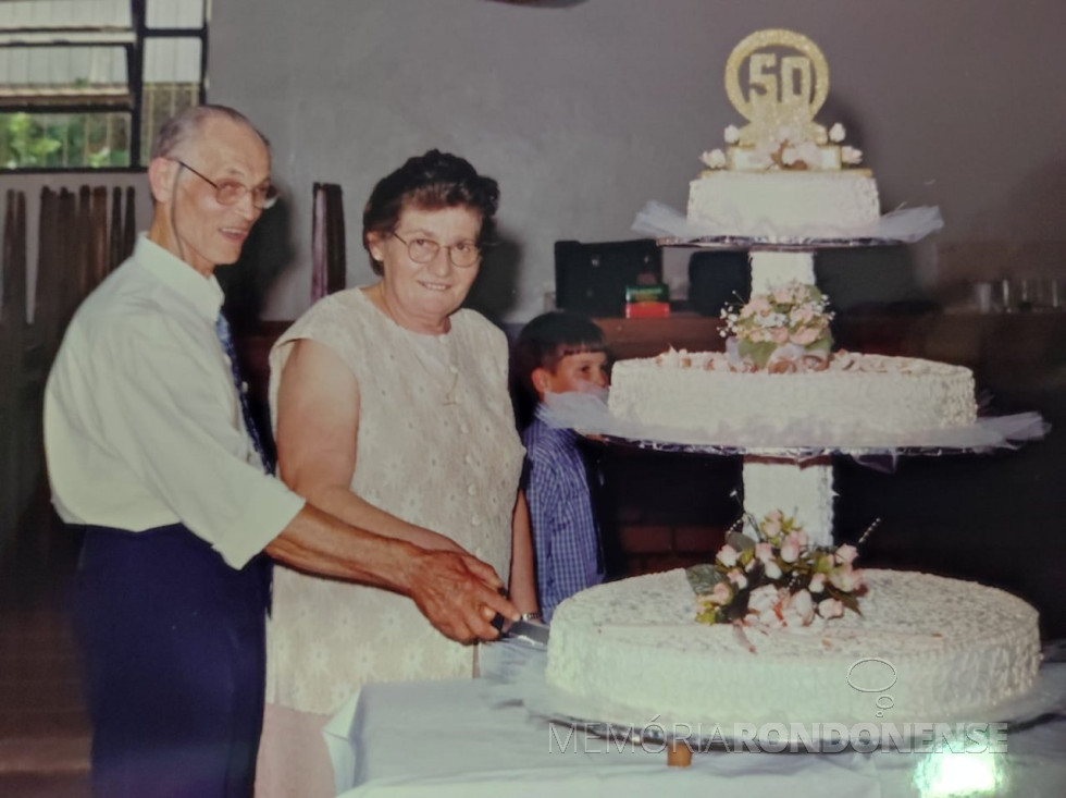 || Casal Libera Maria e Alvino Nildo Faccin (na comemoração de Bodas de Ouro em 199), que charam de mudança em Marechal Cândido Rondon, em começo de maio de 1961.
Imagem: Acervo Jáco Faccin - FOTO 8 -