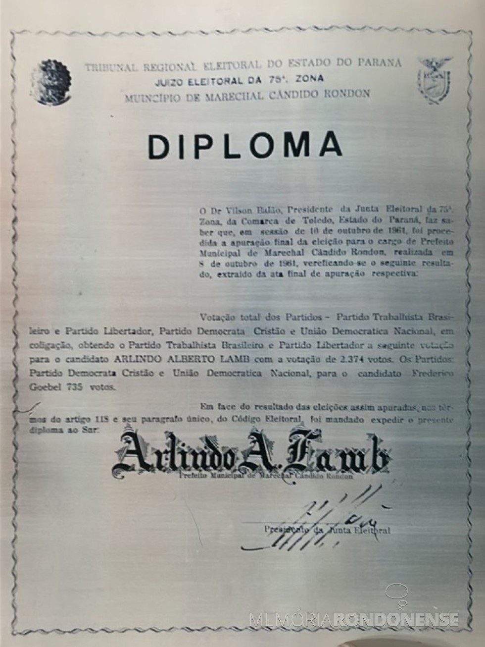|| Diploma expedido pela Justiça Eleitoral como 1º prefeito eleito de Marechal Cândido Rondon, em outubro de 1961.
Imagem: Acervo Câmara Municipal de Marechal Cândido Rondon - FOTO 4  - 