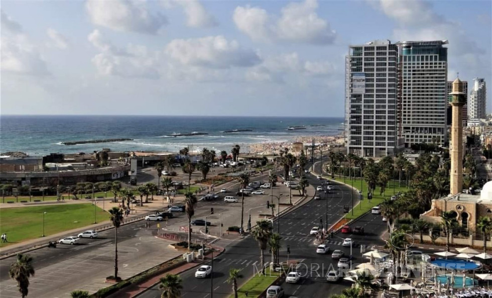 || Praia de Tel Aviv no Mediterrâneo. Cidade onde o manuscrito ficará exposto para apreciação pública.
Imagem: Acervo e crédito do autor - FOTO 27 -