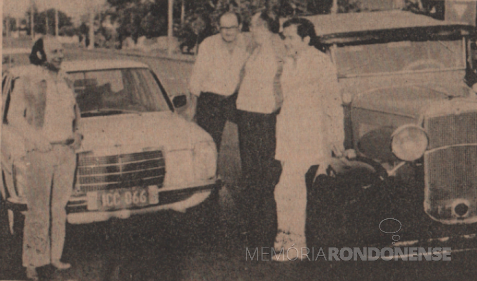 || Rainer Mühlig, vice-cônsul da Alemanha no Paraná, recepcionado pelo dr. Friedrich Rupprecht Seyboth e seu filho, o médico Dietrich Rupprecht Seyboth, em julho de 1978.
Da esquerda à direita: vice-cônsul, motorista do vice- cônsul, dr. Friedrich Rupprecht Seyboth e Dietrich Rupprecht Seyboth.
Imagem: Acervo Projeto Memória Rondonense / Familia Ariovaldo Luiz Bier - extrato do jornal