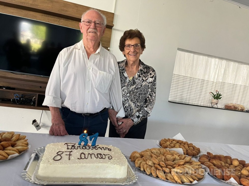 || Pioneiro rondonense Eugênio Roque Anschau  com a a esposa Sayra na comemoração dos 87 anos deles, festividade que se deu em 1º de julho de 2023.
Imagem: Acervo Fabio Anschau - FOTO 22 - 