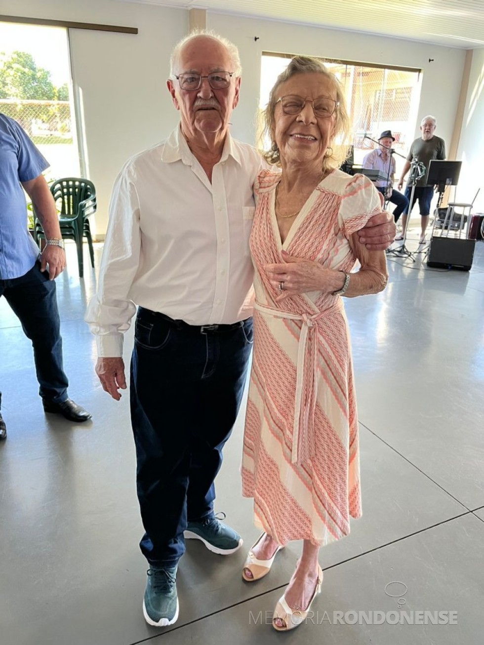 || Eugênio Roque Anschau com sua irmão Ana Neli, viúva de Irio Jacob Welp, na comemoração do aniversário dele, em junho de 2023.
Imagem: Acervo Fábio Anschau - FOTO 21 - 