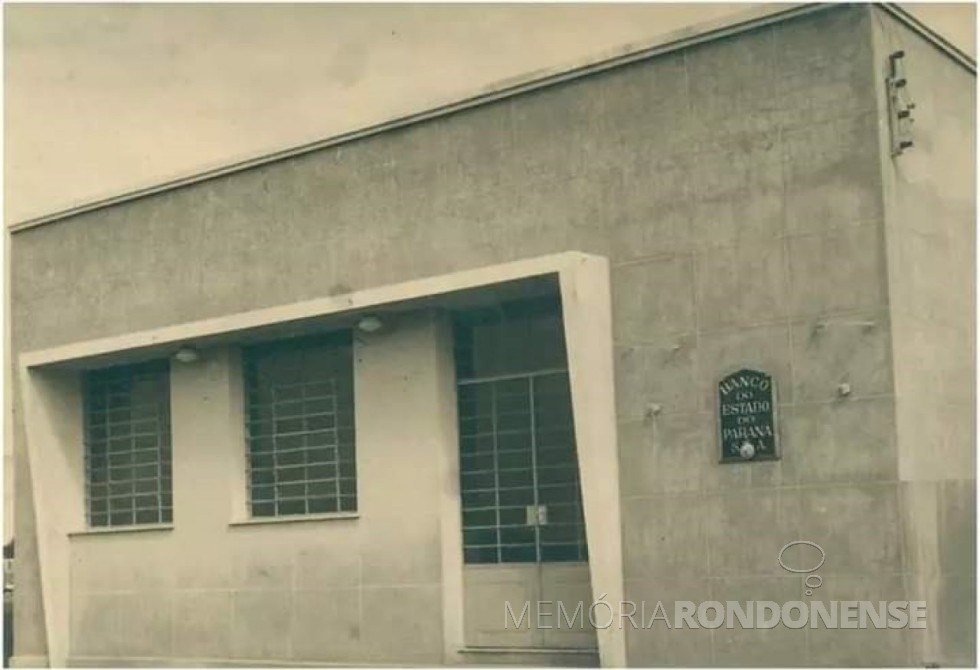 || Antigo prédio da agência do Banco do Estado do Paraná (Banestado), na cidade de Toledo. 
Não é possível confirmada se esta, de fato, foi o local da 1ª agência, quando instalada em agosto de 1953.
Imagem; Acervo www.climaonline.com.br / Adair Krolow - Facebook - FOTO 8 - 