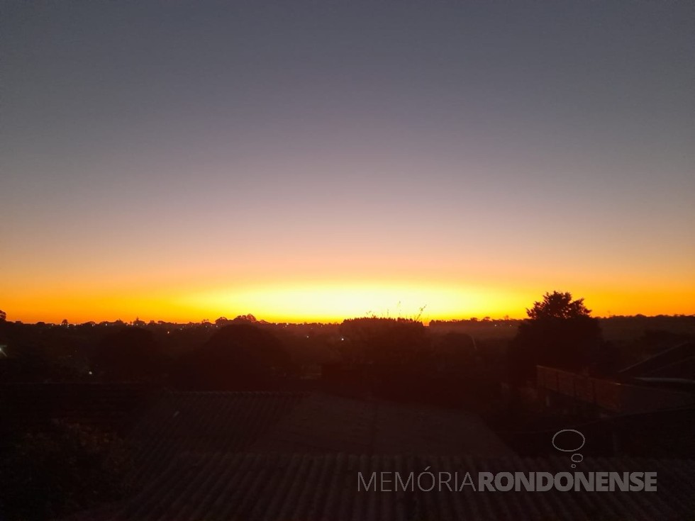 || Pôr do sol na cidade de Marechal Cândido Rondon em 05 de agosto de 2023, em foto clicada desde as imediações do Hospital Municipal Dr. Miguel Cruzatti.
Imagem: Acervo Projeto Memória Rondonense - FOTO 27 -