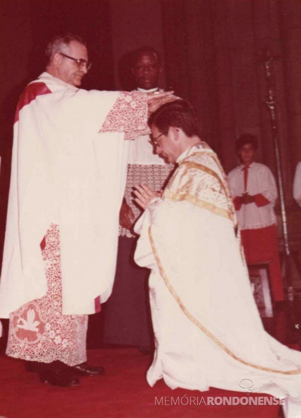 || Sagração episcopal de Geraldo Majella Agnelo na Catedral da Sé, na cidade de São Paulo, pelo cardeal Evaristo Arns, em agosto de 
Imagem: Acervo CNBB2 - FOTO 12 -