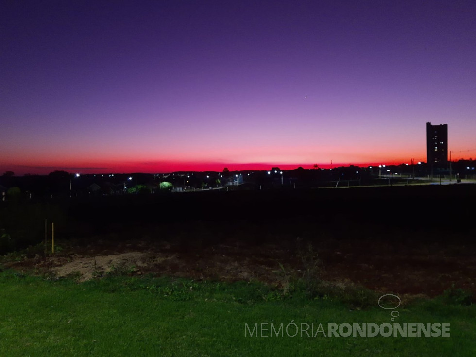 !! Pôr do sol na cidade de Marechal Cândido Rondon, em imagem desde o Bairro Jardim Ana Paula, clicada em 31 de julho de 2023.
Imagem: Acervo e crédito do rondonense Matias Graff - FOTO 20 -