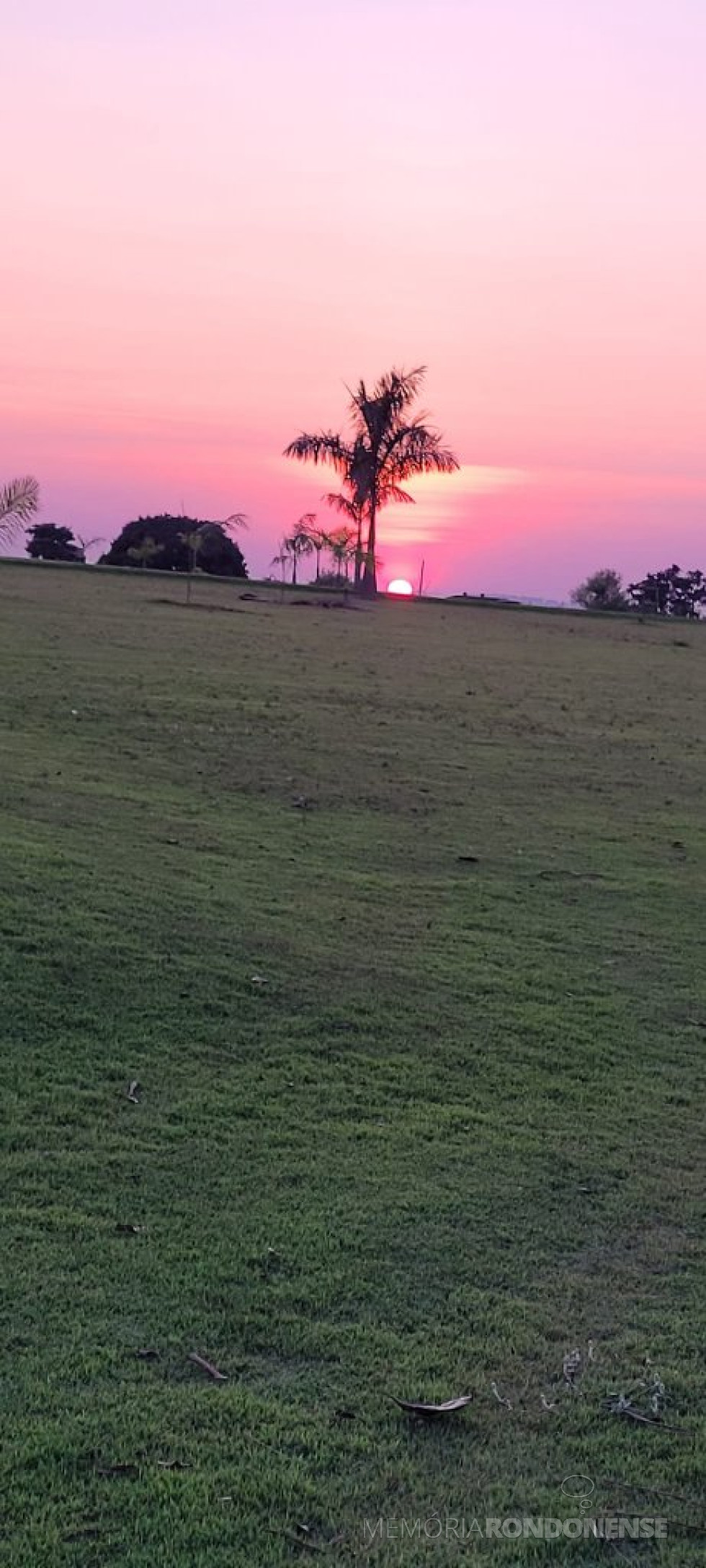 || Amanhecer no município de Marechal Cândido Rondon, em 23 de agosto de 2023, em clique feito pela pioneira rondonense e professora aposentada Ilda Bet, a partir do Clube Naútico de Toledo, no distrito de Porto Mendes. - FOTO 18 - 