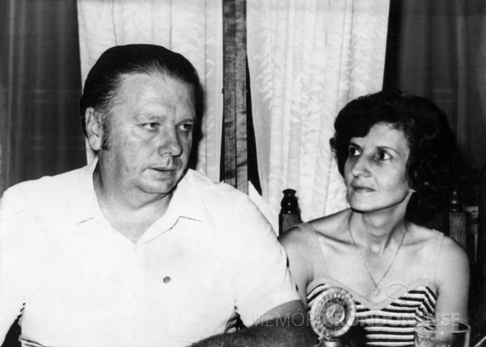 || Casal rondonense Creoni Mari França e Ercy Anelino Sturm, ela falecida em maio de 1994.
Imagem: Acervo Rafael Miguel Sturm - FOTO 14 -