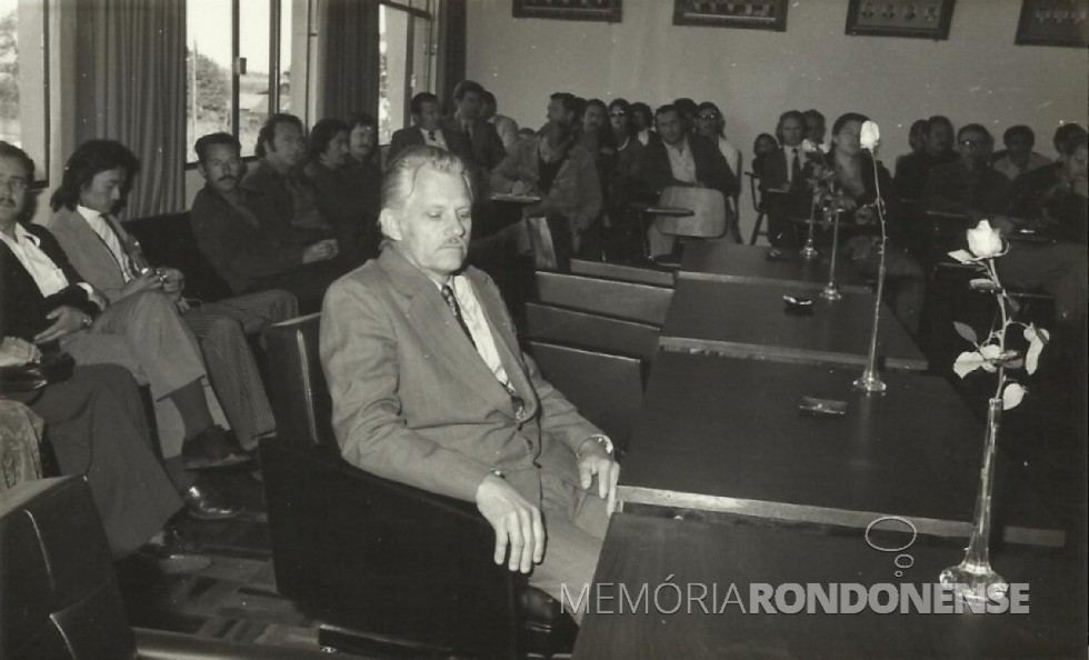 || Pioneiro rondonense Waldi Winter, falecido em março de 1998.
Na foto, na condição de vereador, na inauguração do prédio da Câmara Municipal de Marechal Cândido Rondon, em 25 de julho de 1975.
Imagem: Acervo Projeto Memória Rondonense - FOTO 7 - 