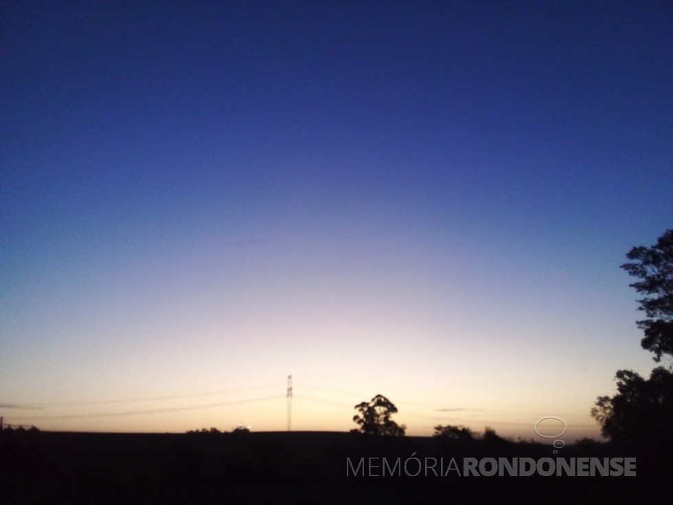 || Pôr do sol nos municípios de Marechal Cândido Rondon e Mercedes, em 06 de agosto de 20232, em imagem clicada desde a Linha São Luiz, pelo pioneiro rondonense Eli Marcon - FOTO 24 - 