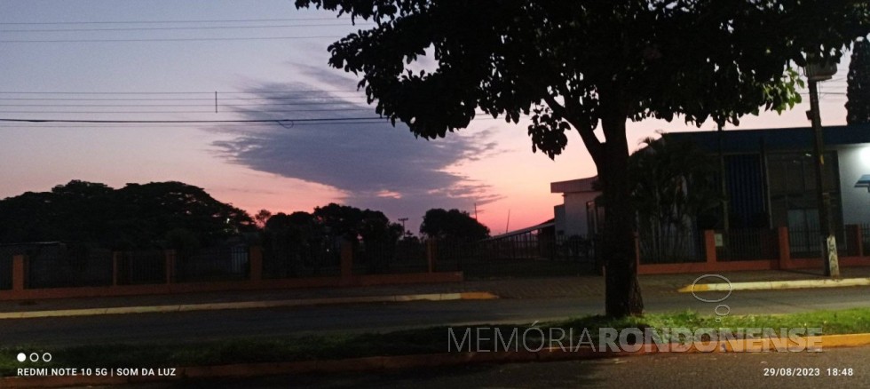 || Pôr do sol na cidade de Marechal Cândido Rondo , em 29 de agosto de 2023.
Imagem: Acervo e crédito do rondonene Valdemir José Sonda - FOTO 20 -