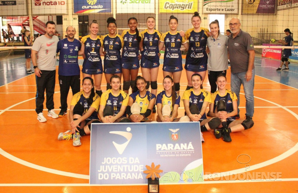 || Selecionado rondonense de voleibol feminino campeão da 35ª edição dos JOPUS, 2ª etapa, fase regional, em junho de 2023. À esquerda, Diogo Schneider, secretário municipal de Esporte e Lazer de Marechal Cândido Rondon; e Claudiomiro dos Santos (Miro), técnico da equipe.
Imagem: Acervo Imprensa PM-MCR - FOTO 27 -