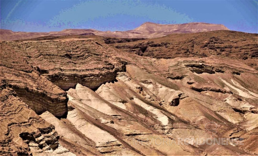 || Deserto da Judeia. Situado ao sul de Jerusalém serviu como cenário metafórico para a parábola do “bom samaritano”. É verossímil que possa ter servido como inspiração para as reflexões sobre o “Vale de Baca” que aparecem no salmo 84.
Imagem; Acervo e legenda de Tarcísio H. Vanderlinde - FOTO 32 - 