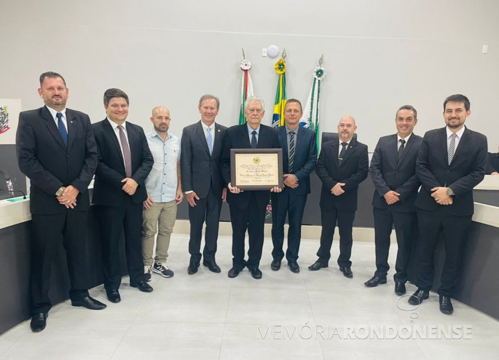 || Pastor Walter Krüger recebendo o título de Cidadão Honorário de Marechal Cândido Rondon, em setembro de 2023.
Da Esquerda à direita: vereador Dionir Briesch, vereador Arion Nasihgil, vereador Iloir Lima (Padeiro), vereador Moacir Froelich ( proponente), vereador Vanderlei Caetano Sauer, presidente da Câmara Municipal; Marcelo Portela, secretário municipal de Administração; vereador Juliano do Oliveira, e vereador João Eduardo dos Santos (Juca).
Imagem: Acervo CM-MCR - crédito: Cristiano Marlon Viteck - FOTO 32 -