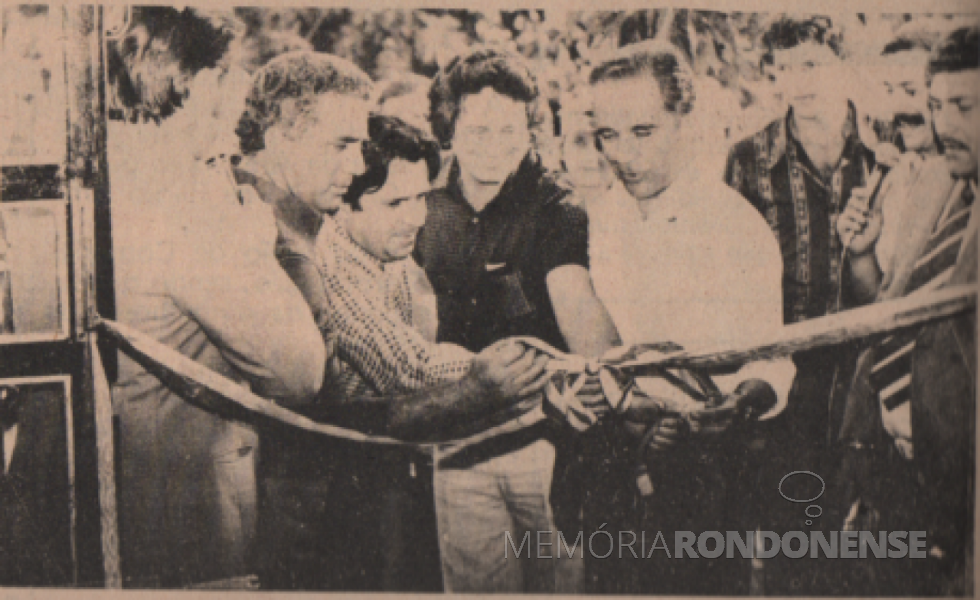 || Inauguração da Rádio Educadora Marechal AM, em agosto de 1978. 
Da esquerda à dreita: Túlio Vargas, candidato ao Senado Federal, deputado federal Norton de Macedo, deputado estadual Werner Wanderer e Ney Braga.
Imagem: Acervo Memória Rondonense/Família Ariovaldo Luiz Bier - FOTO 8 -