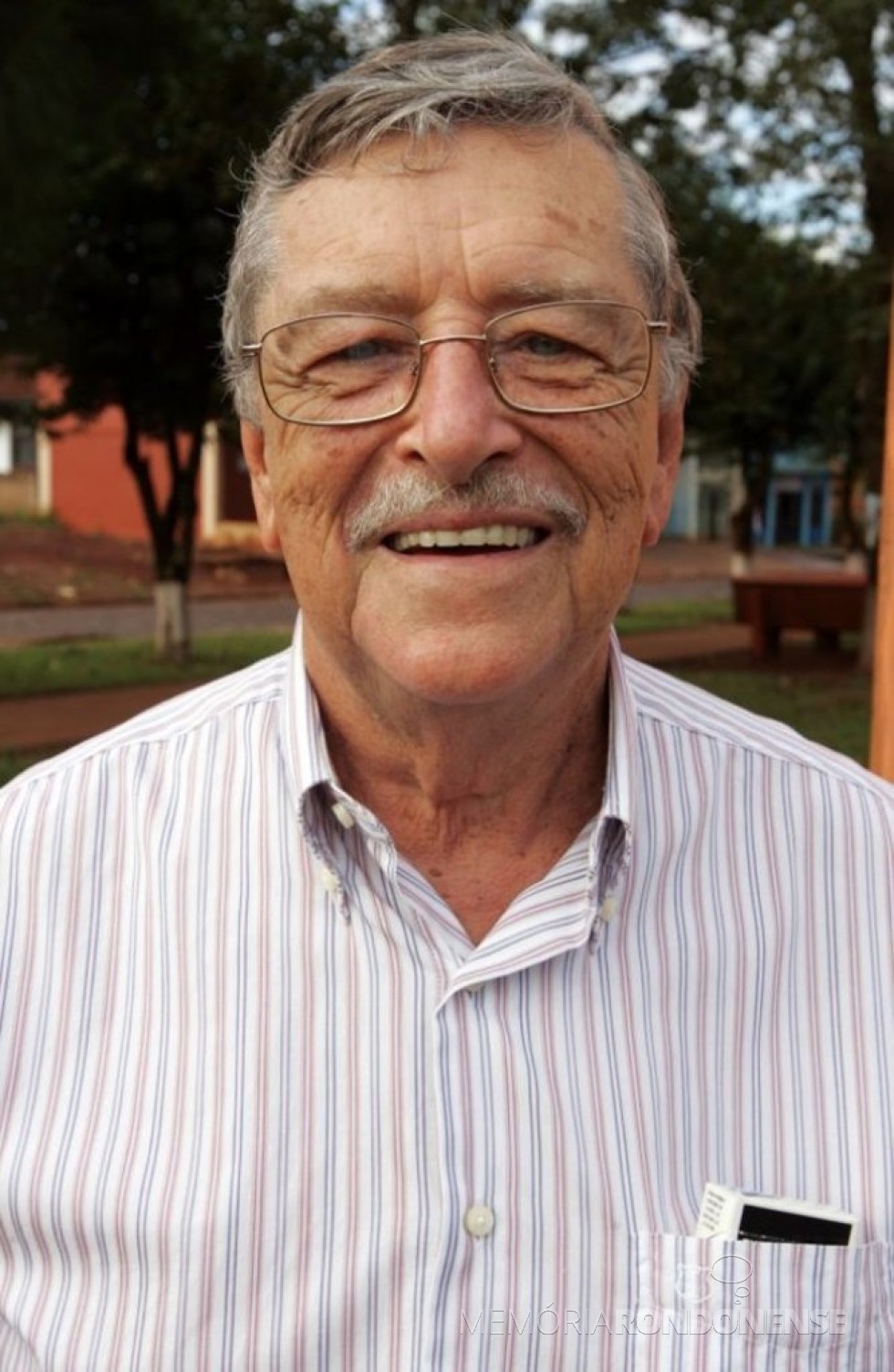 || Willy Lüdke, primeiro gerente da Cooperativa Agrícola Mista Rondon Ltda., agora Cooperativa Agroindustrial Copagril, contratato em setembro de 1970.
Imagem: Acervo Gazeta do Povo - FOTO 1 - 

