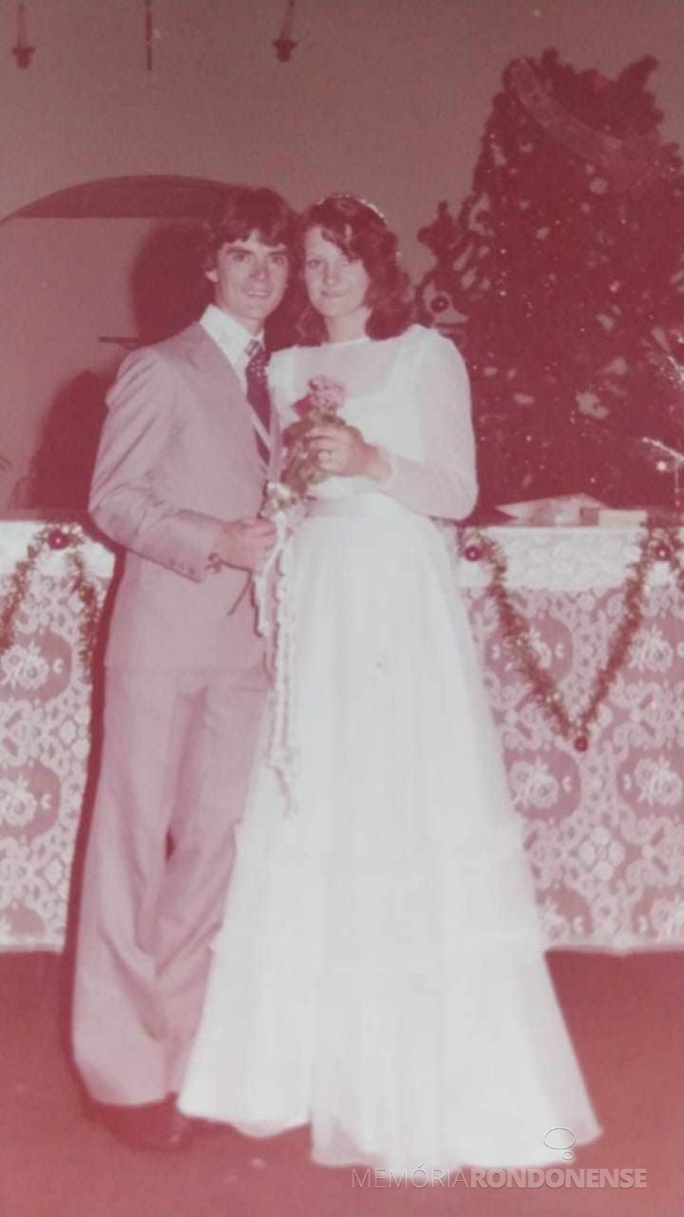 || Jovens rondonenses Marília Casarotto e Luciano Aluísio Rempel que se casaram em janeiro de 1981.
Imagem: Acervo de Lidiane Csarotto Kotz - FOTO 6 - 