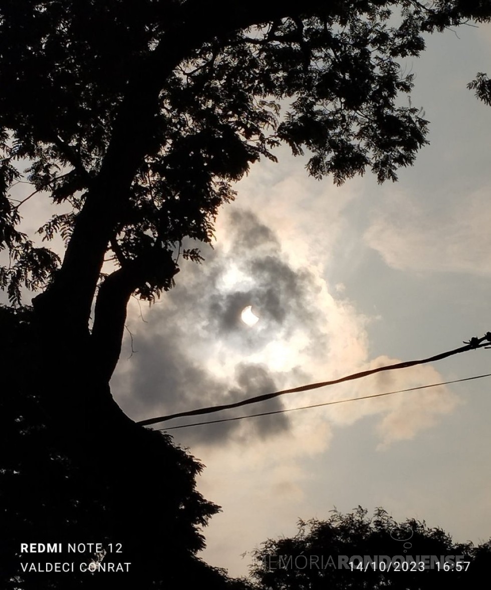 || Vista do eclipse solar em Marechal Cândido Rondon, em 14 de outubro de 2023.
Imagem: Acervo rondonense  Valdeci Conrat - FOTO 7 - 