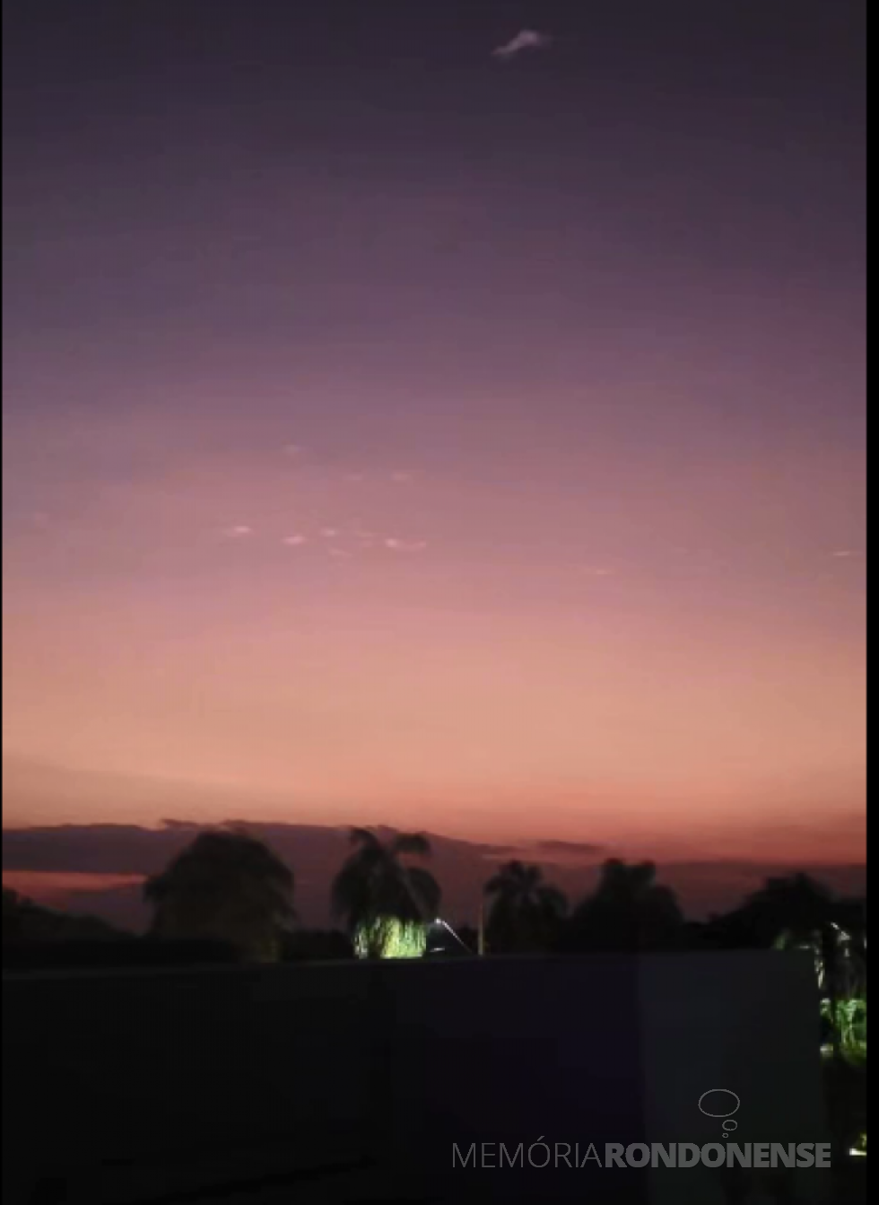 || Anoitecer no interior de Marechal Cândido Rondon, em clique feito a partir do Clube Náutico de Porto Mendes, em 29 de outubro
Imagem: Acervo e crédito da pioneira rondonense Ilda Bet - FOTO 24 -